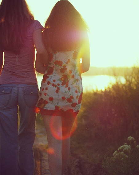 two_girls_sun_lens_flare_alexdram_3551570567_crop.jpg